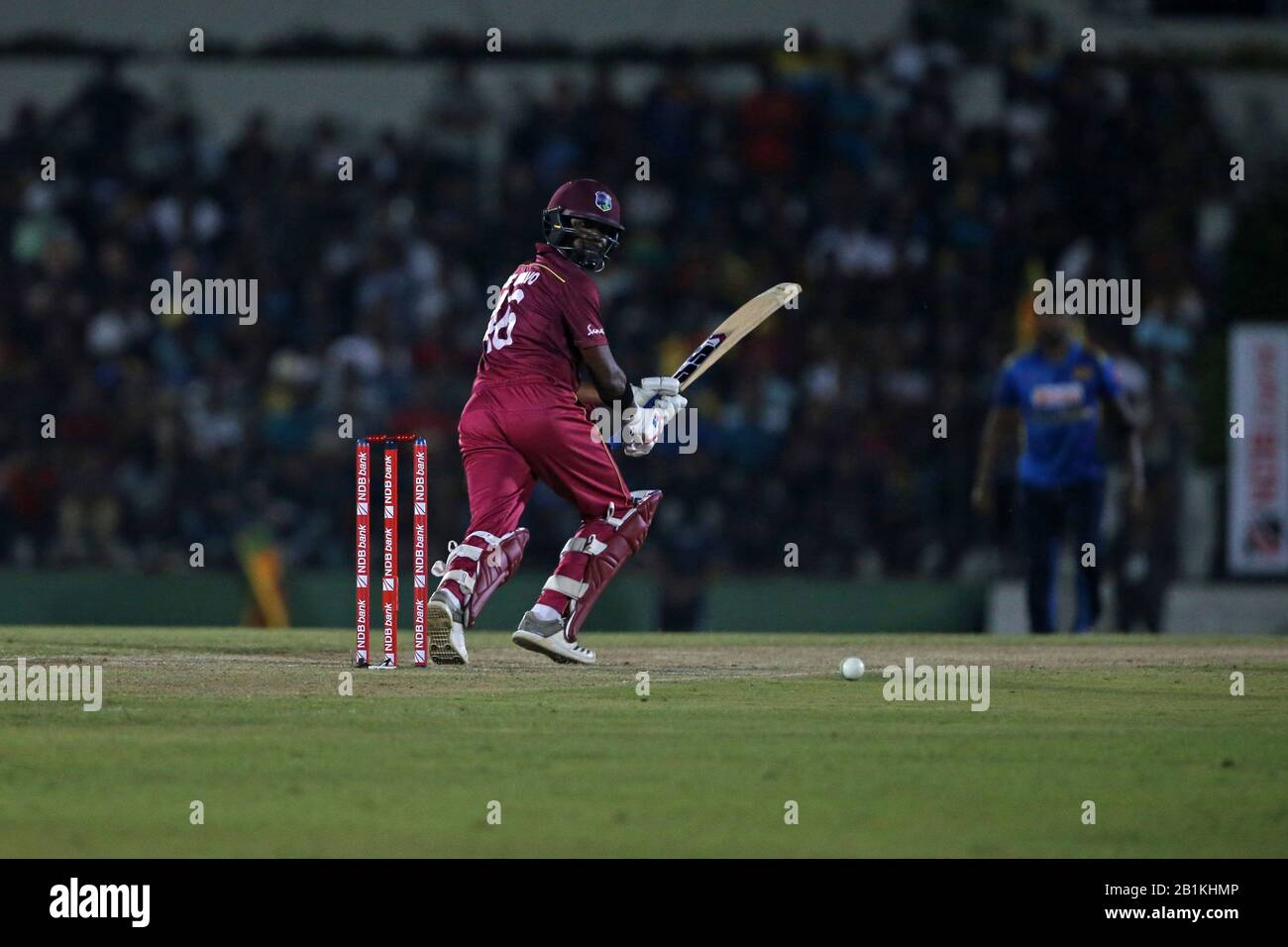 Hambantota, Sri Lanka. Febbraio 26th 2020, Il Mahinda Rajapaksha International Stadium, Hambantota, Sri Lanka; Un Giorno International Cricket, Sri Lanka Contro Indie Occidentali; Darren Bravo Gioca Un Colpo Di Credito: Action Plus Sports Images/Alamy Live News Foto Stock