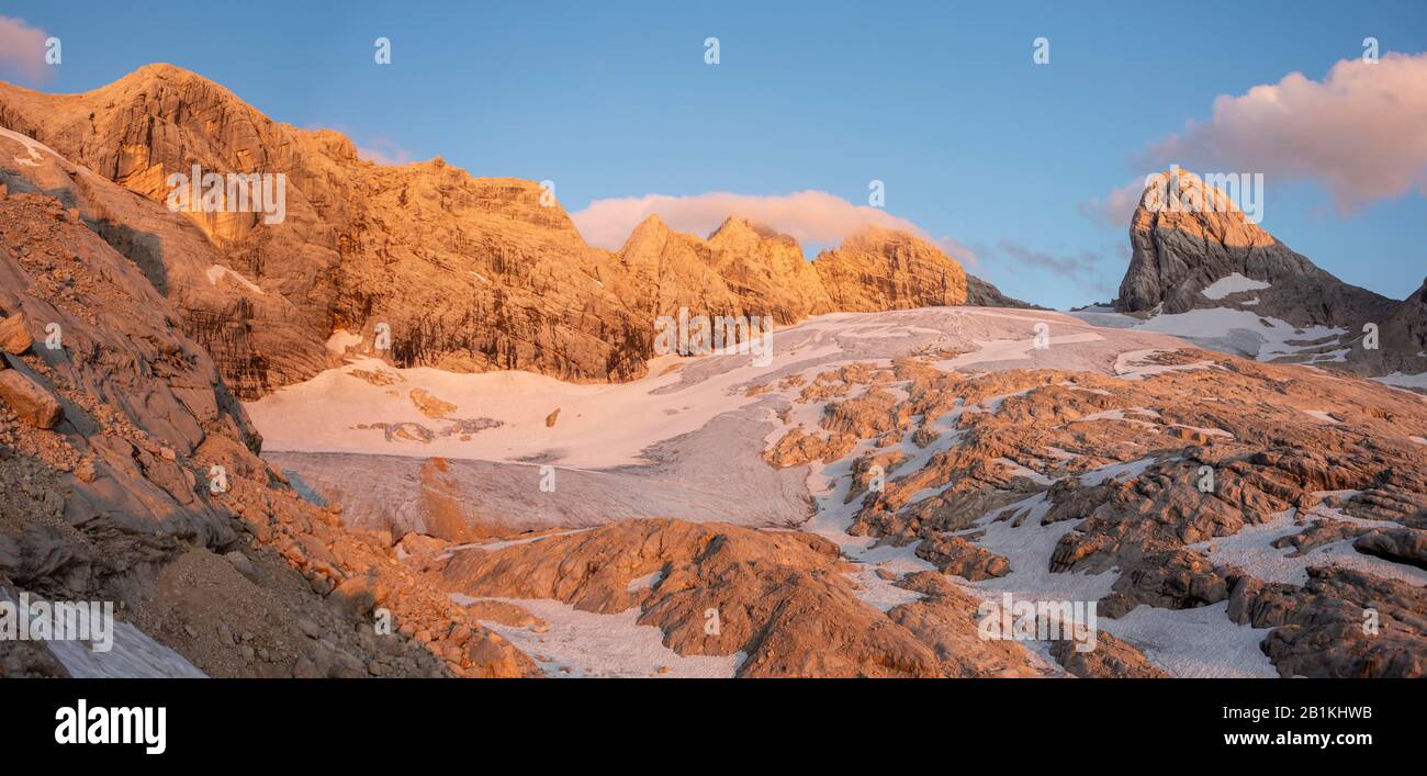 Sera umore, paesaggio alpino, Grande Ghiacciaio Gosau, montagne da sinistra a destra Mitterspitz, Hoher e Niederer Dachstein, Hohes Kreuz Foto Stock
