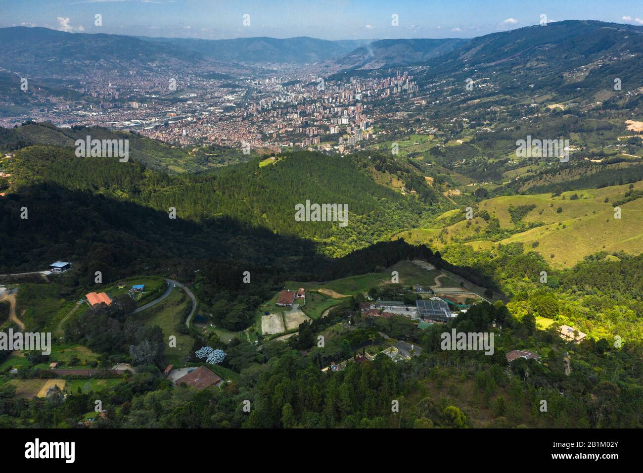 La Catedral: AlL'Interno Della Lussuosa Prigione Colombia Ha Permesso A Pablo Escobar Di Farsi Con La Vista Della Città Di Medellin Foto Stock