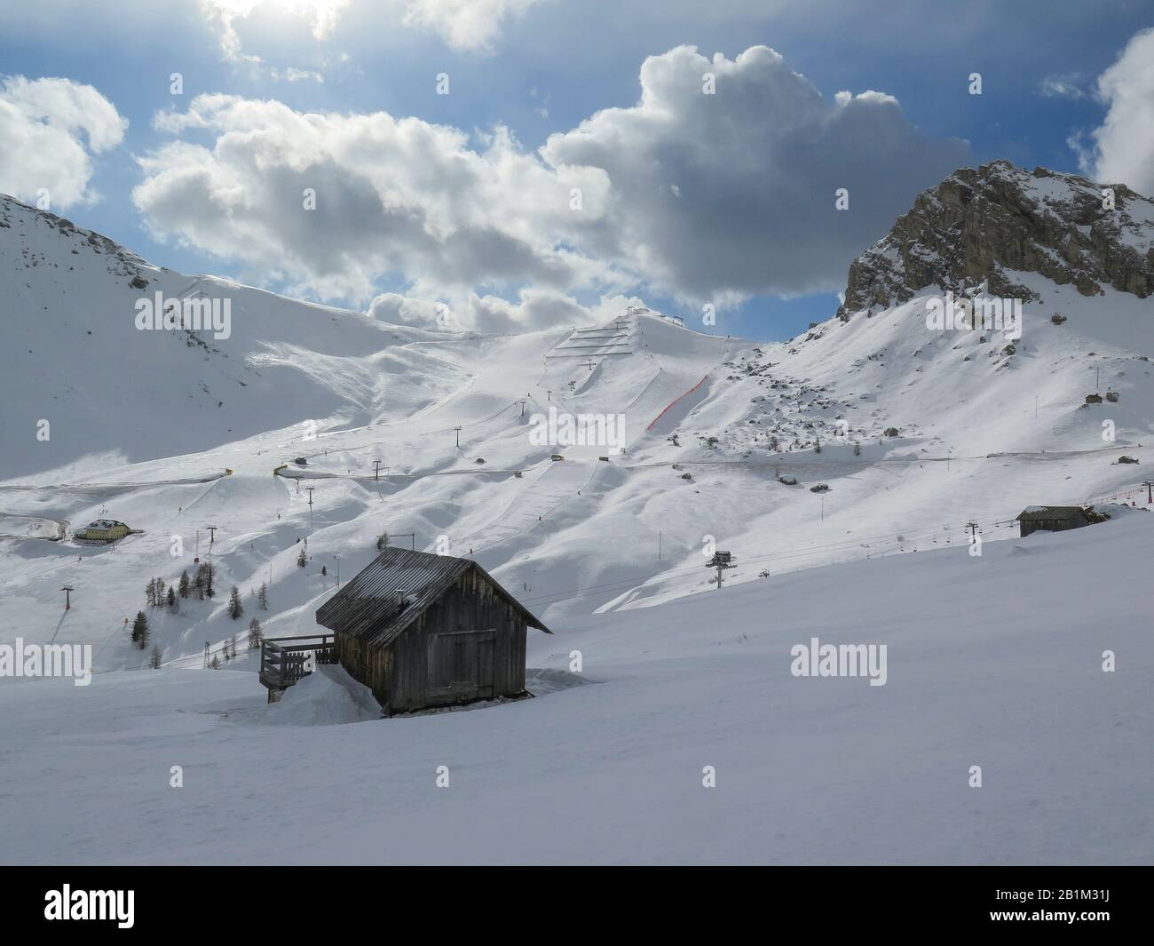 Skipisten, Pordoijoch, Dolomiten, Italien Foto Stock