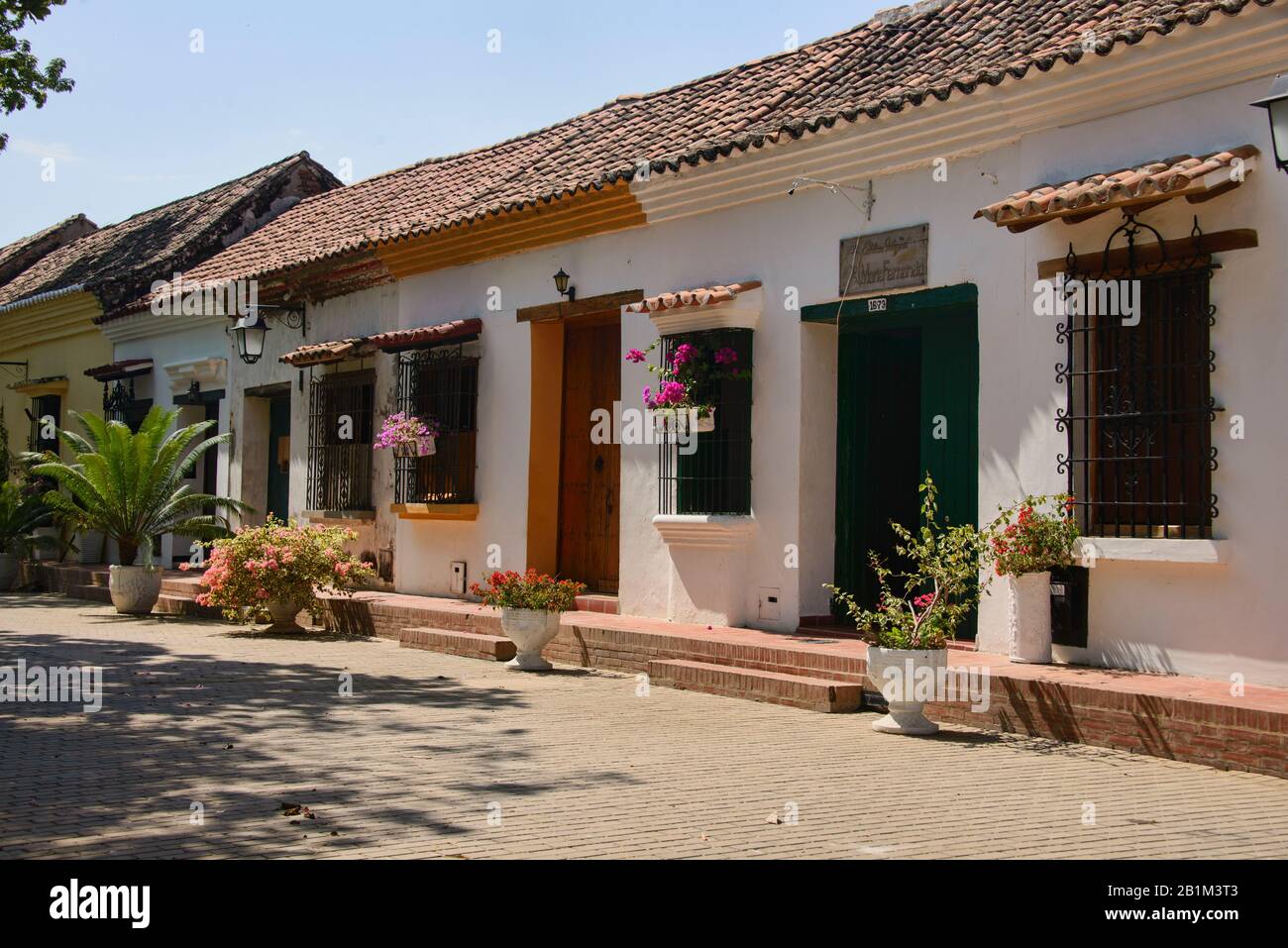 Colorata architettura coloniale in sleepy Santa Cruz de Mompox, Bolivar, Colombia Foto Stock