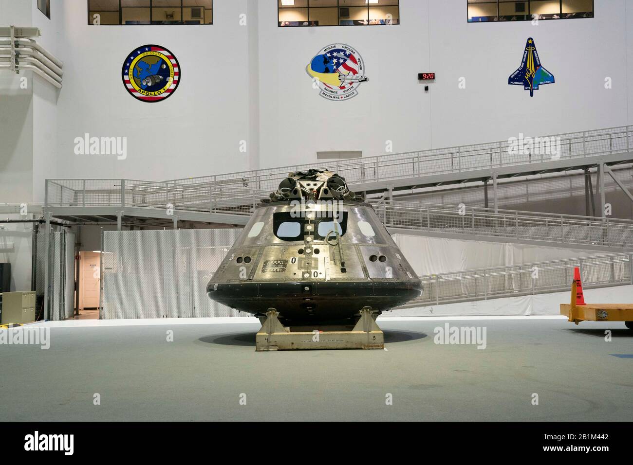 Un Veicolo Orion Multi-Purpose Crew, l'ultima generazione di veicoli spaziali della NASA, progettato per l'esplorazione dello spazio profondo, si trova presso il Neutral Gallancy Lab (NBL) di Houston per l'addestramento. Foto Stock