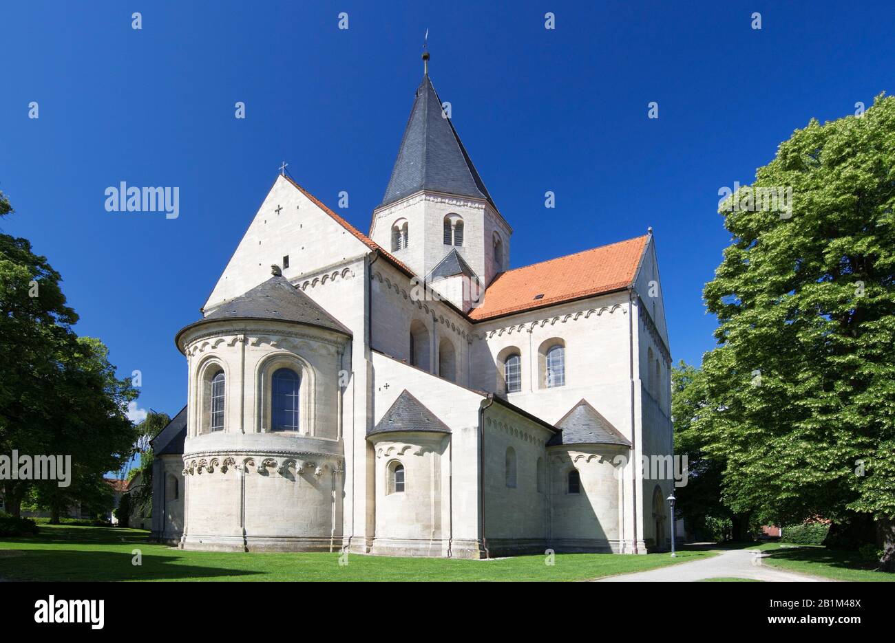 Der Kaiserdom a Königslutter am Elm wurde 1135 von Kaiser Lothar III. Als Benediktiner-Abteikirche und Grablige für sich und seine Familie gesiftet. Foto Stock