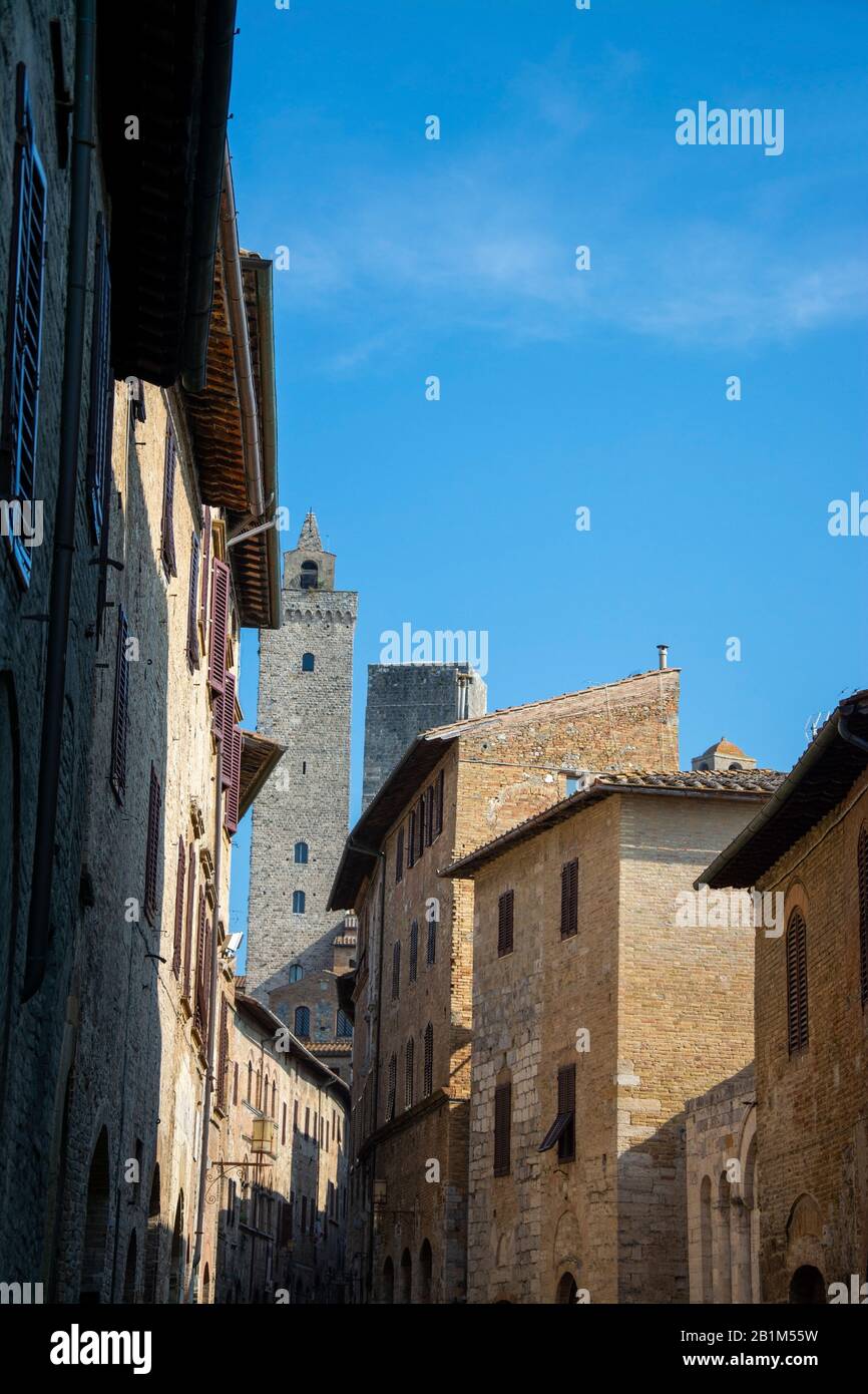 San Gimignano ist eine italienische Kleinstadt in der Provinz Siena, Toskana, Mit einem mittelalterlichen Stadtkern und wird auch "Mittelalterliches M Foto Stock