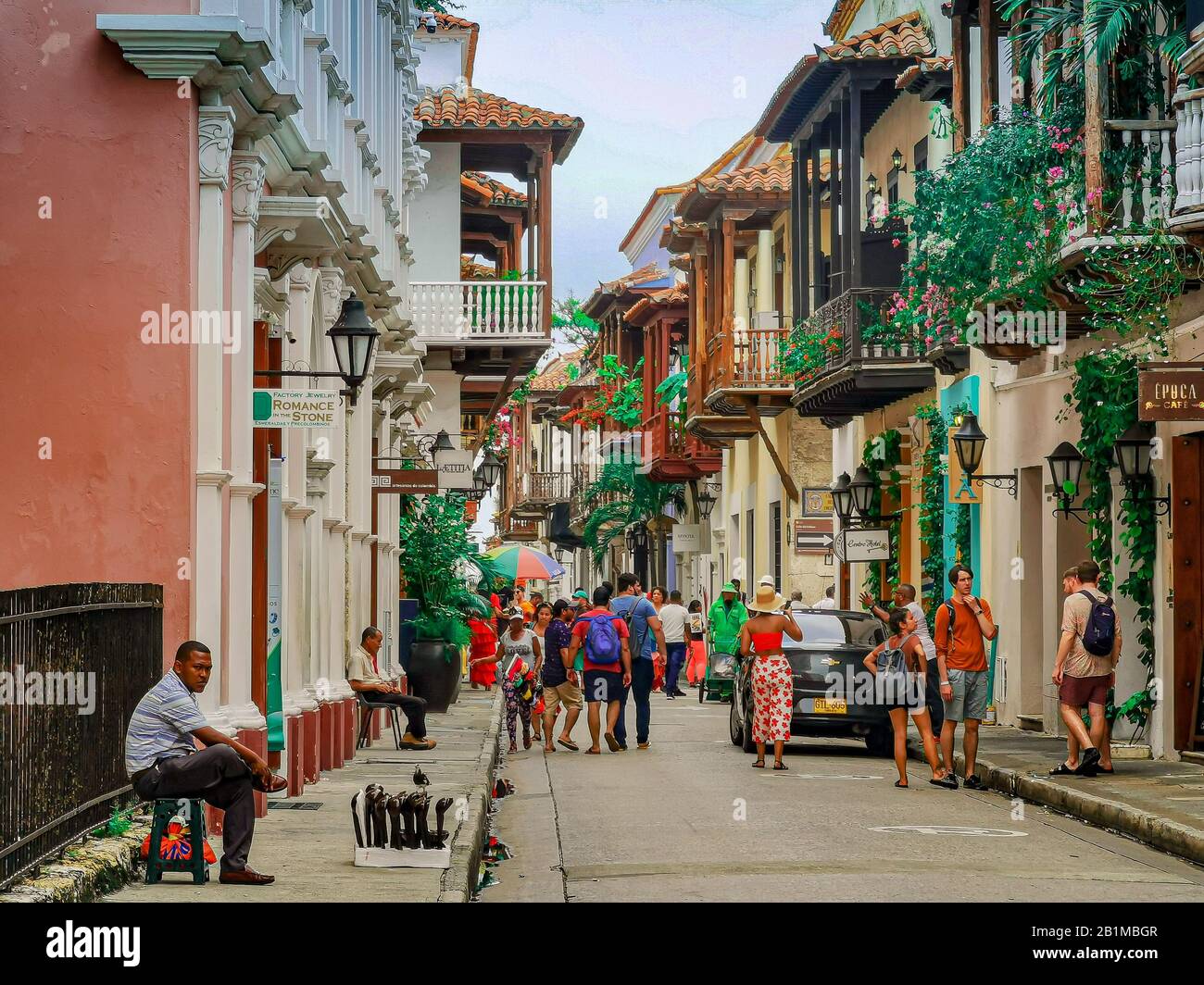 Cartagena, COLOMBIA - 12 NOVEMBRE 2019: Venditori ambulanti nel centro storico Della città, Sito Patrimonio Dell'Umanità Dell'Unesco Foto Stock