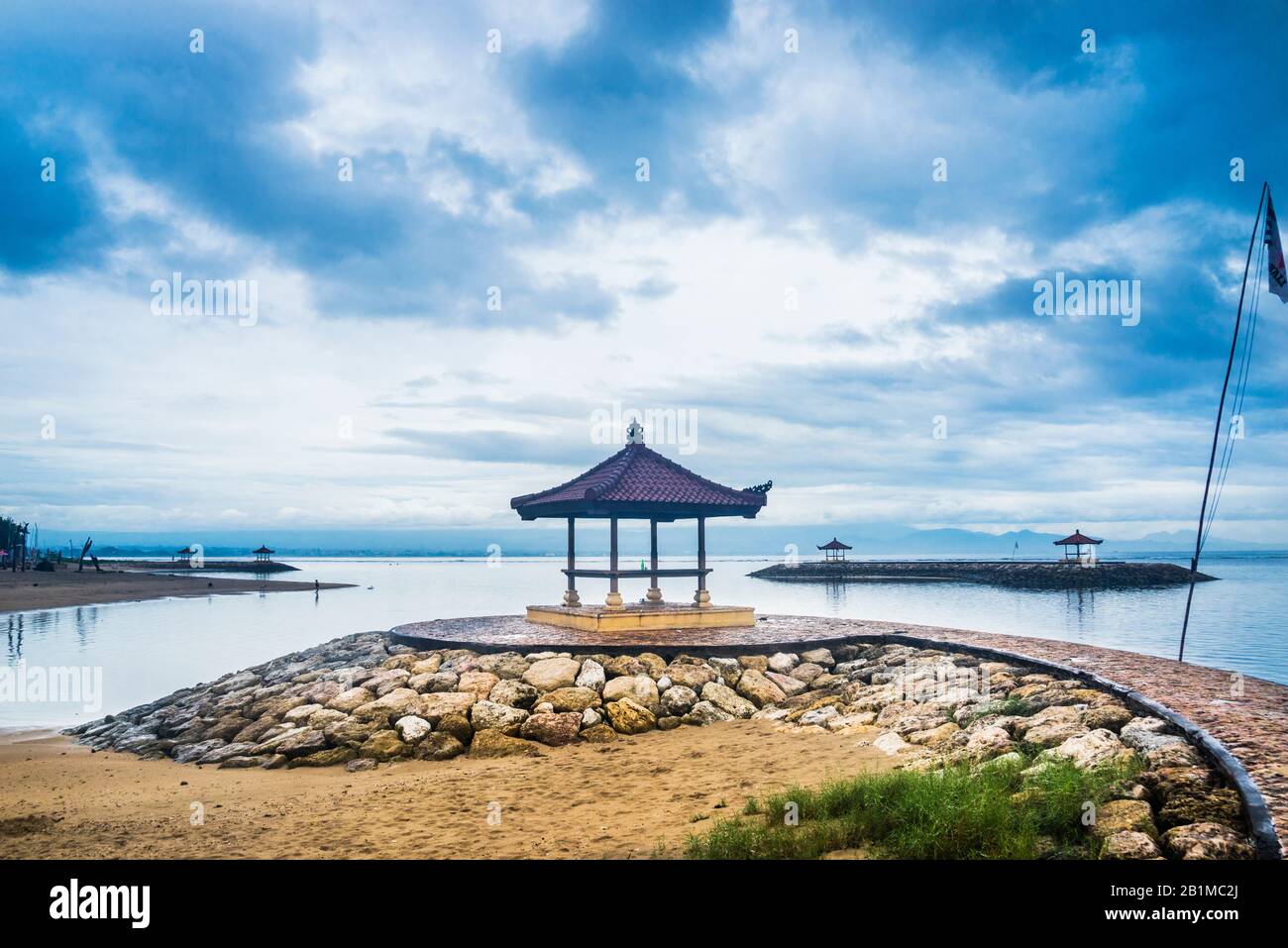 Indonesia, Bali, padiglioni della spiaggia a Sanur Foto Stock