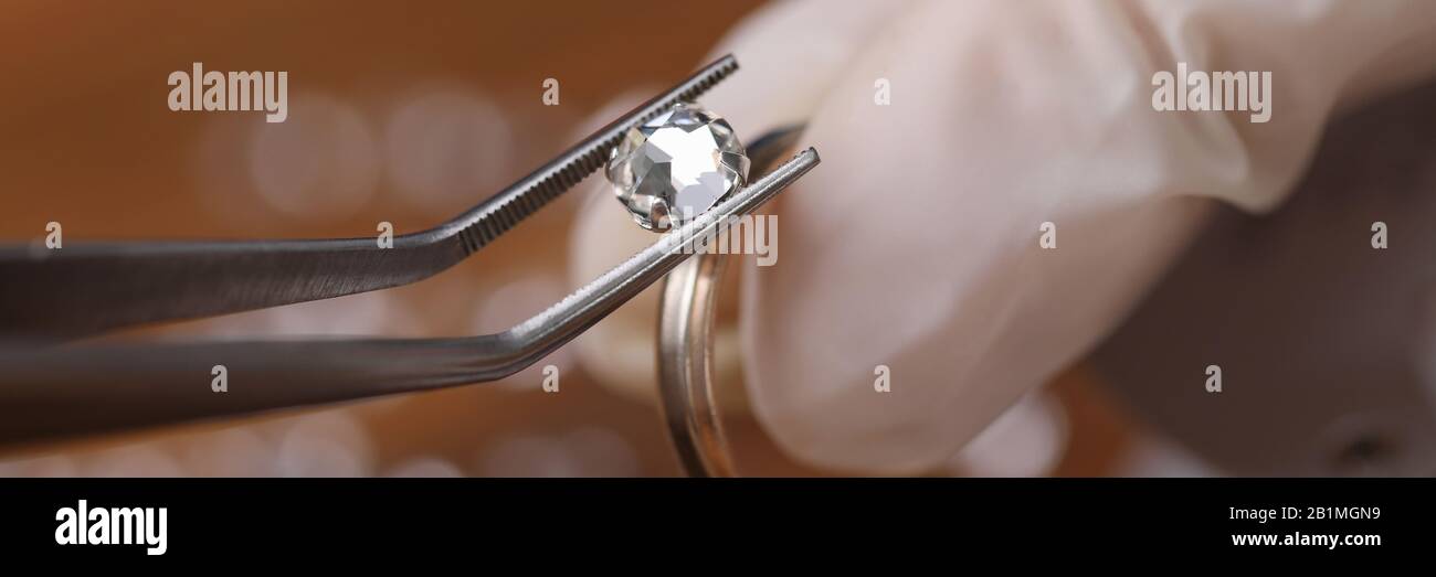 Gioielliere Montare allentato moissanite taglio colore brillante rotondo Foto Stock