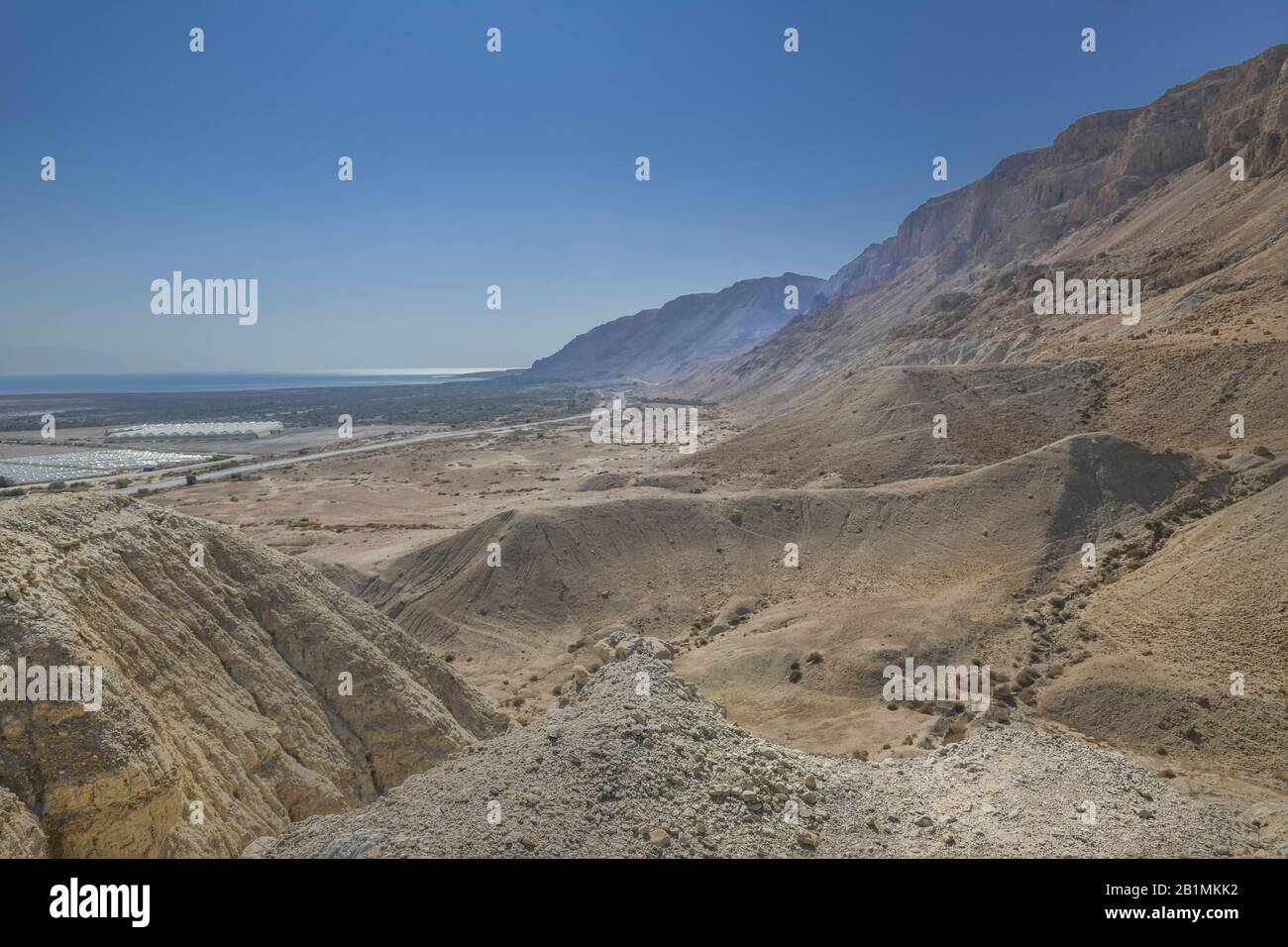 Felslandschaft nahe der Ausgrabungsstätte Qumran, borse Meer, Israele Foto Stock