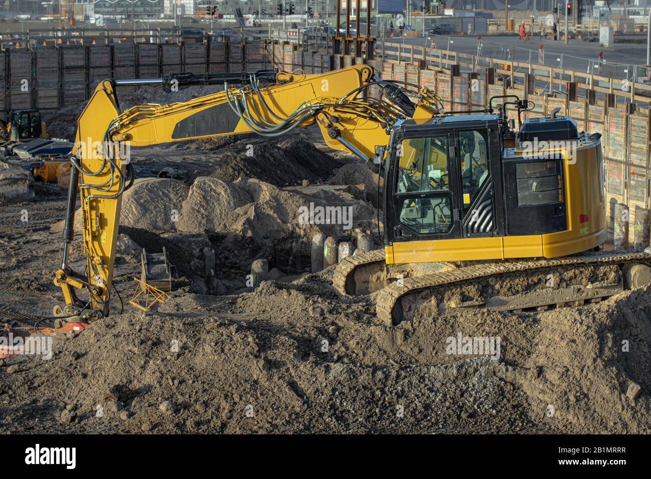Escavatore nel cantiere di Amburgo, Germania. Foto di scorta gratuita. Foto Stock