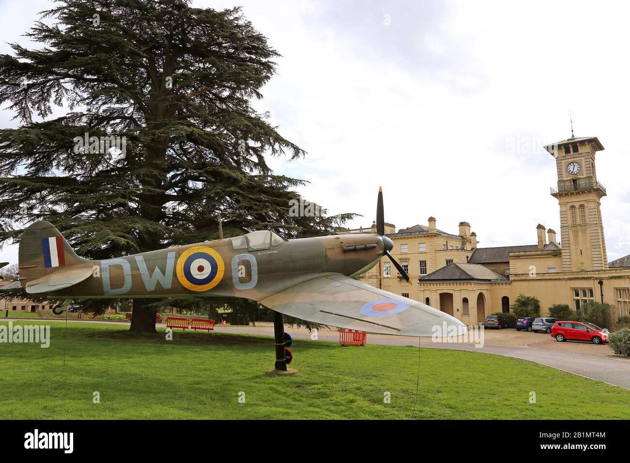 Supermarine Spitfire (replica a grandezza naturale), RAF Fighter Command HQ, Bentley Priory, Stanmore, Harrow, Greater London, Inghilterra, Gran Bretagna, Regno Unito, Europa Foto Stock