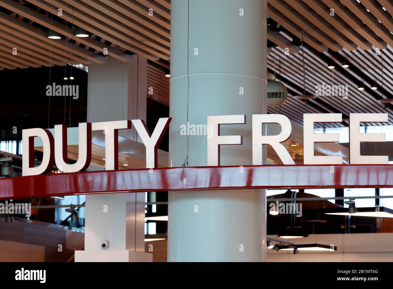 Ingresso duty free nell'edificio dell'aeroporto. Il simbolo della zona esentasse Foto Stock