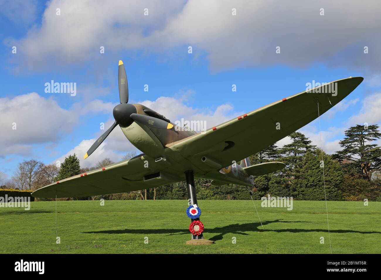 Supermarine Spitfire (replica a grandezza naturale), RAF Fighter Command HQ, Bentley Priory, Stanmore, Harrow, Greater London, Inghilterra, Gran Bretagna, Regno Unito, Europa Foto Stock