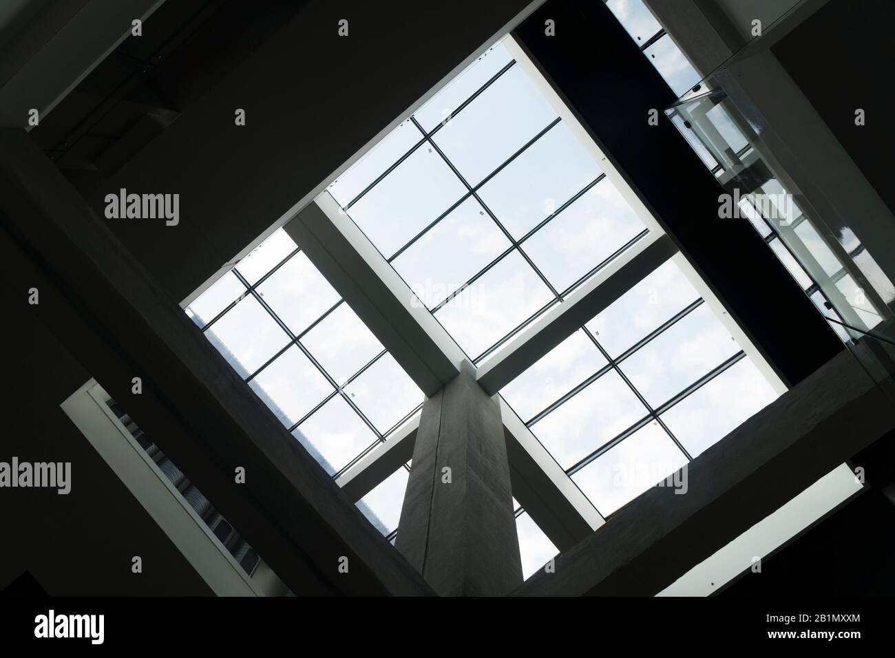 Finestre a soffitto sul tetto Foto Stock