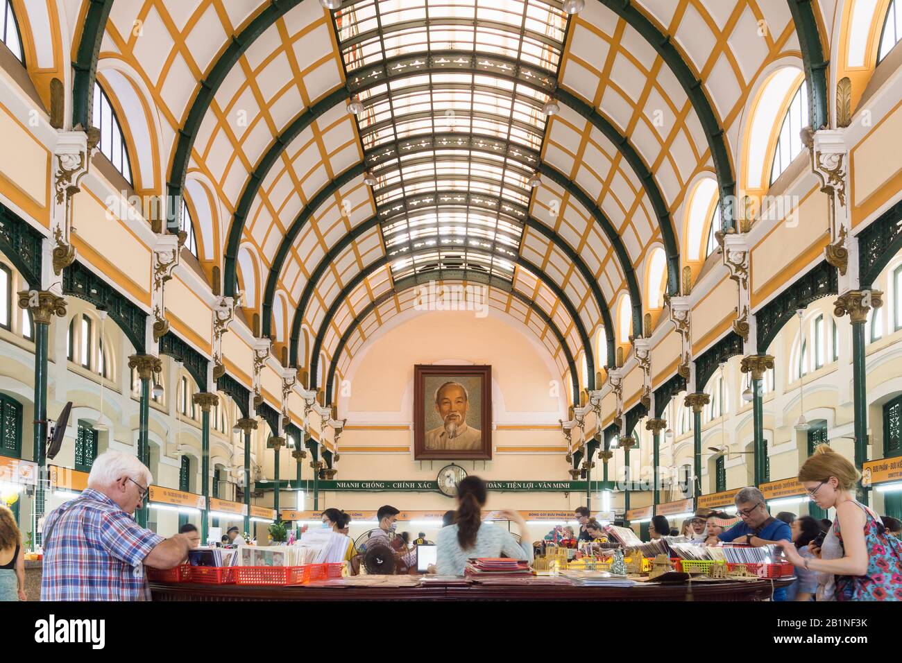 Ufficio Postale Centrale Di Saigon (Ho Chi Minh City) - Interno Dell'Ufficio Postale Centrale Di Saigon, Vietnam, Sud-Est Asiatico. Foto Stock