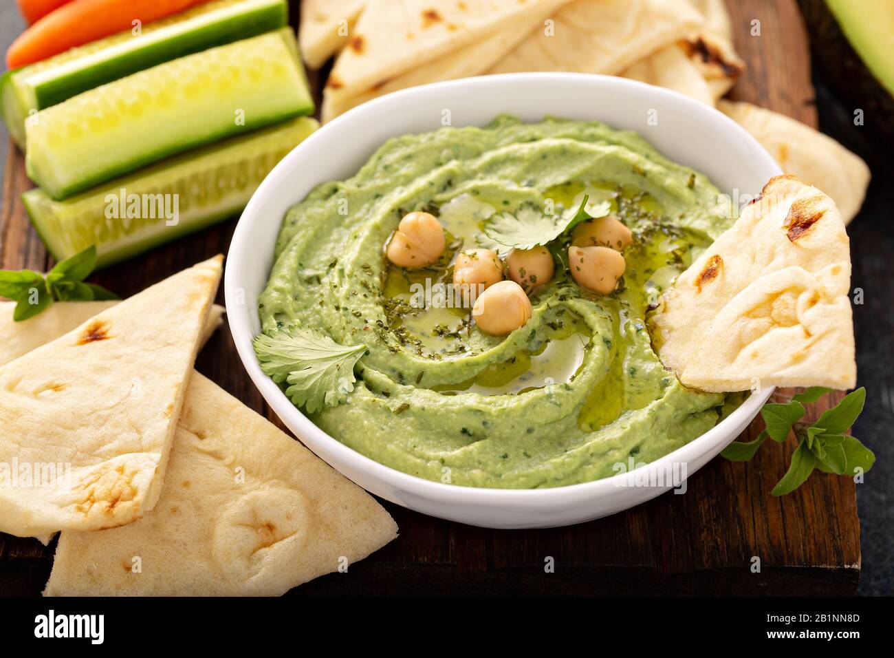 Hummus coriandolo avocado fatto in casa Foto Stock