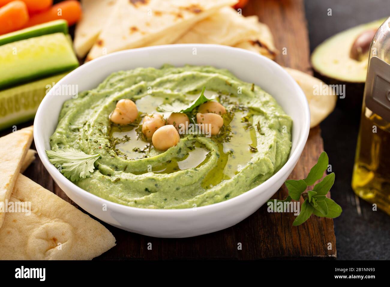 Hummus coriandolo avocado fatto in casa Foto Stock