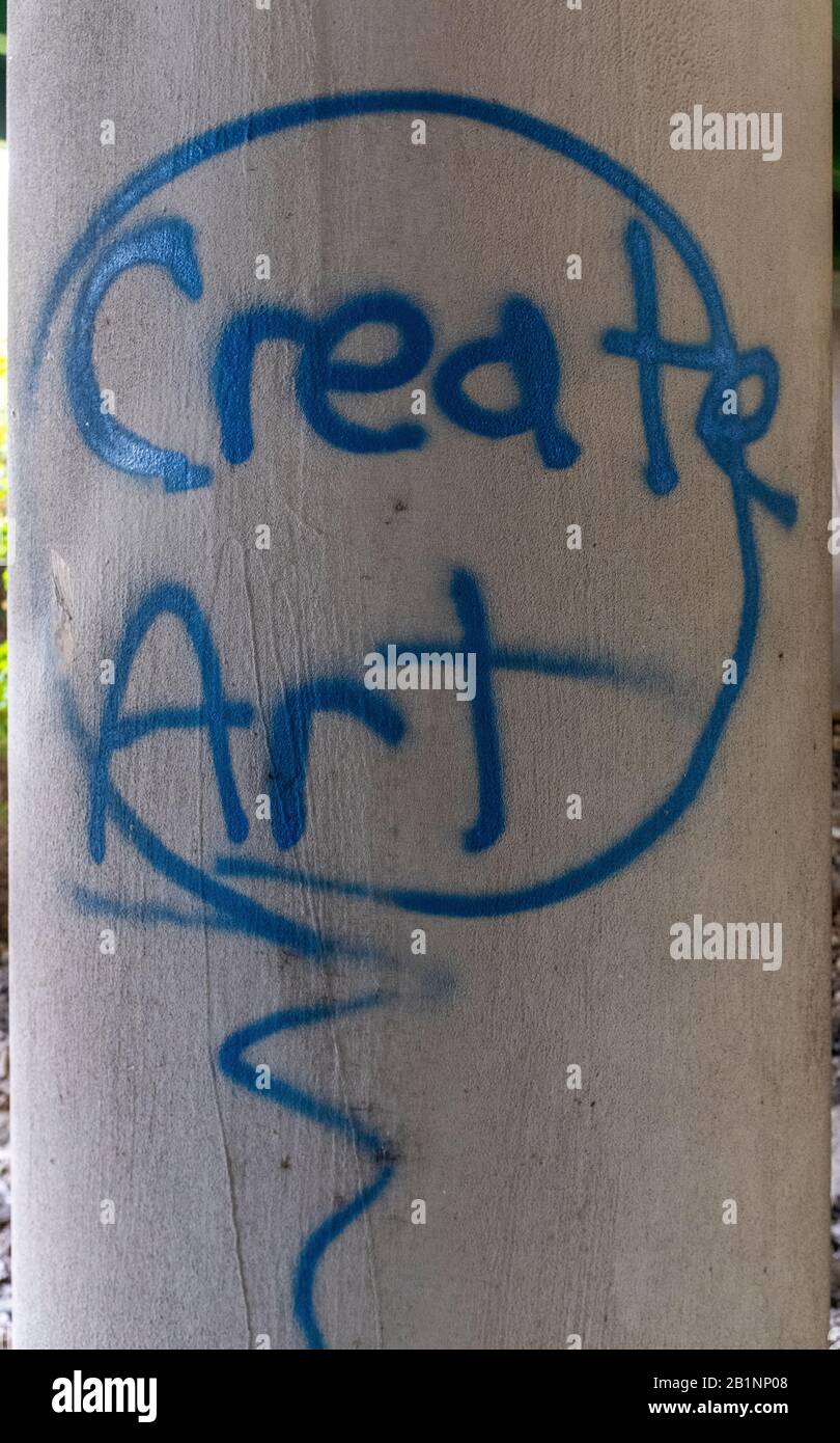 Graffiti "Crea arte" sotto l'autostrada a Symrna, Tennessee Foto Stock