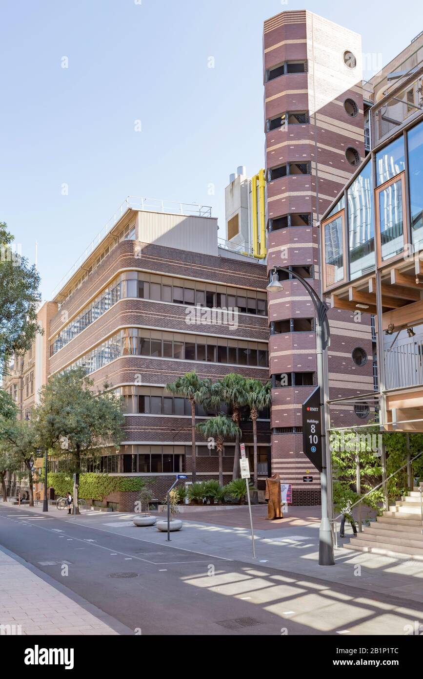 Costruito nel primo stile funzionale del modernismo europeo, l'ex edificio dei lavori pubblici (LHS) del 1959 su Bowen Street fa ora parte del RMIT di Melbourne Foto Stock