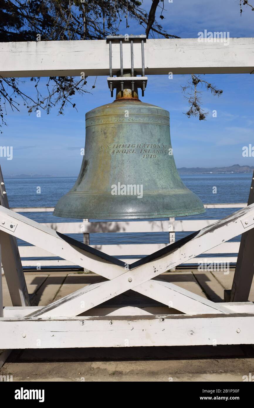 Bell on Angel Island, la porta d'ingresso degli immigrati americani che entrano nella costa occidentale degli Stati Uniti. Foto Stock