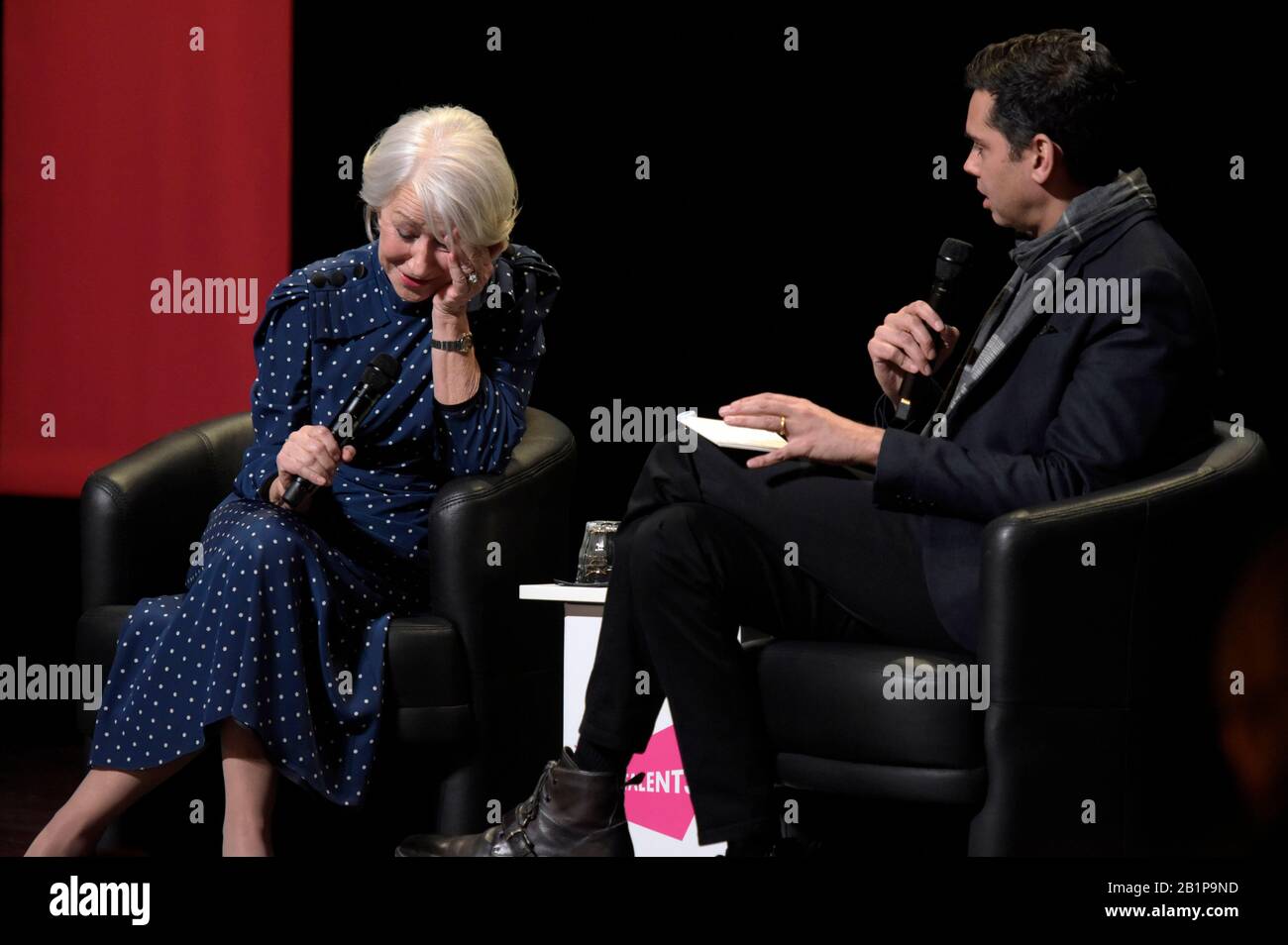 Berlino, Germania. 26th Feb, 2020. Helen Mirren durante una discussione con Rajendra Roy al Berlinale Talent Campus al Berlinale 2020/70th Festival Internazionale del Film di Berlino a HAU 1. Berlino, 26/02/2020 | utilizzo credito mondiale: DPA/Alamy Live News Foto Stock