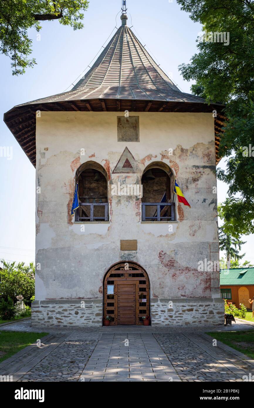 Architettura sacrale rumena. Vecchia chiesa ortodossa. Romania. Foto Stock
