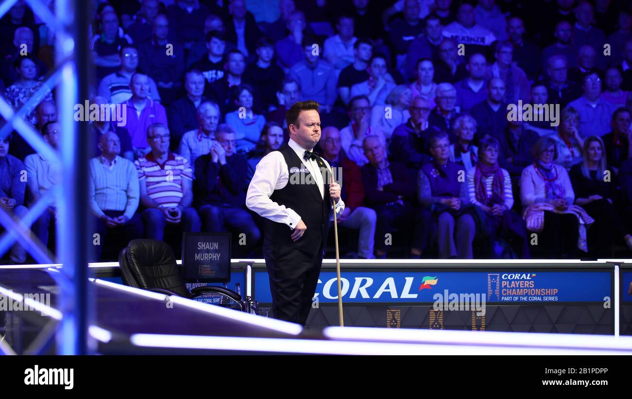 Shaun Murphy d'Inghilterra considera un colpo a David Gilbert d'Inghilterra al primo round del 2020 Players Championship a Southport, Regno Unito, 26 febbraio 2020. Shaun Murphy d'Inghilterra sconfisse David Gilbert d'Inghilterra con 6-5. Foto Stock