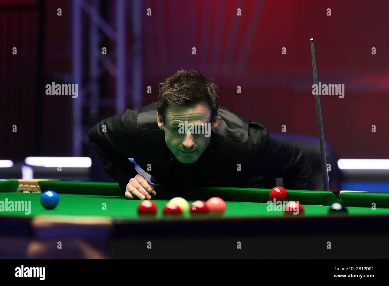 David Gilbert d'Inghilterra considera un colpo a Shaun Murphy d'Inghilterra al primo round del 2020 Players Championship a Southport, Regno Unito, 26 febbraio 2020. Shaun Murphy d'Inghilterra sconfisse David Gilbert d'Inghilterra con 6-5. Foto Stock