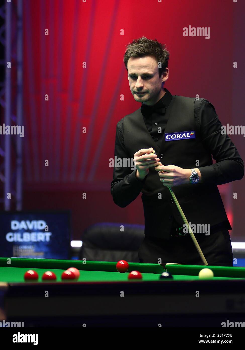 David Gilbert d'Inghilterra considera un colpo a Shaun Murphy d'Inghilterra al primo round del 2020 Players Championship a Southport, Regno Unito, 26 febbraio 2020. Shaun Murphy d'Inghilterra sconfisse David Gilbert d'Inghilterra con 6-5. Foto Stock