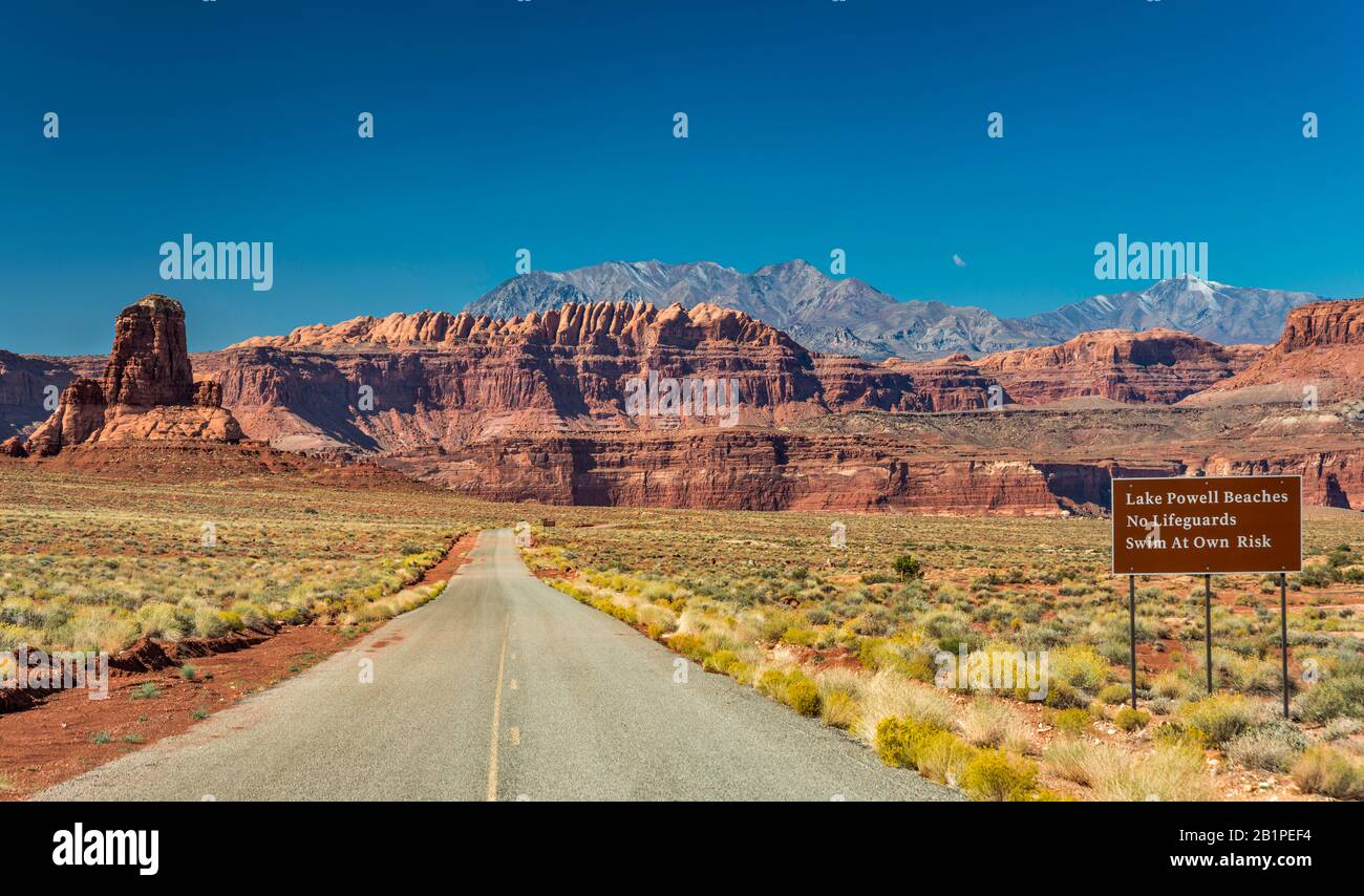 Formazione rocciosa di Trachite Point, Henry Mountains, strada per Hite Marina (ora chiusa) sul Lago Powell, Glen Canyon National Recreation Area, Utah, Stati Uniti Foto Stock