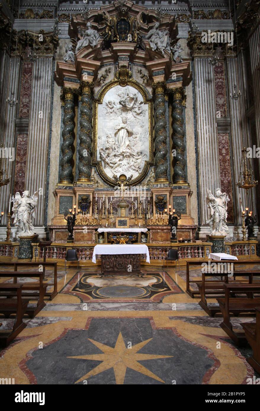 Roma, Italia - famoso Ignazio di Loyola chiesa. Interno barocco. Foto Stock