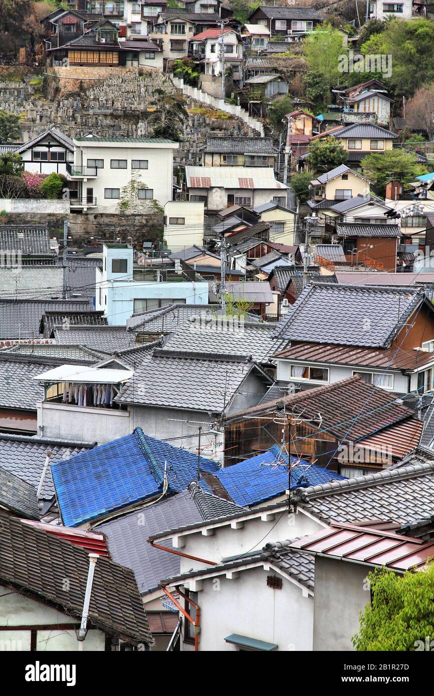 Città di Onomichi, Giappone. Veduta aerea del paesaggio urbano. Destinazione di viaggio nella regione di Chugoku. Foto Stock