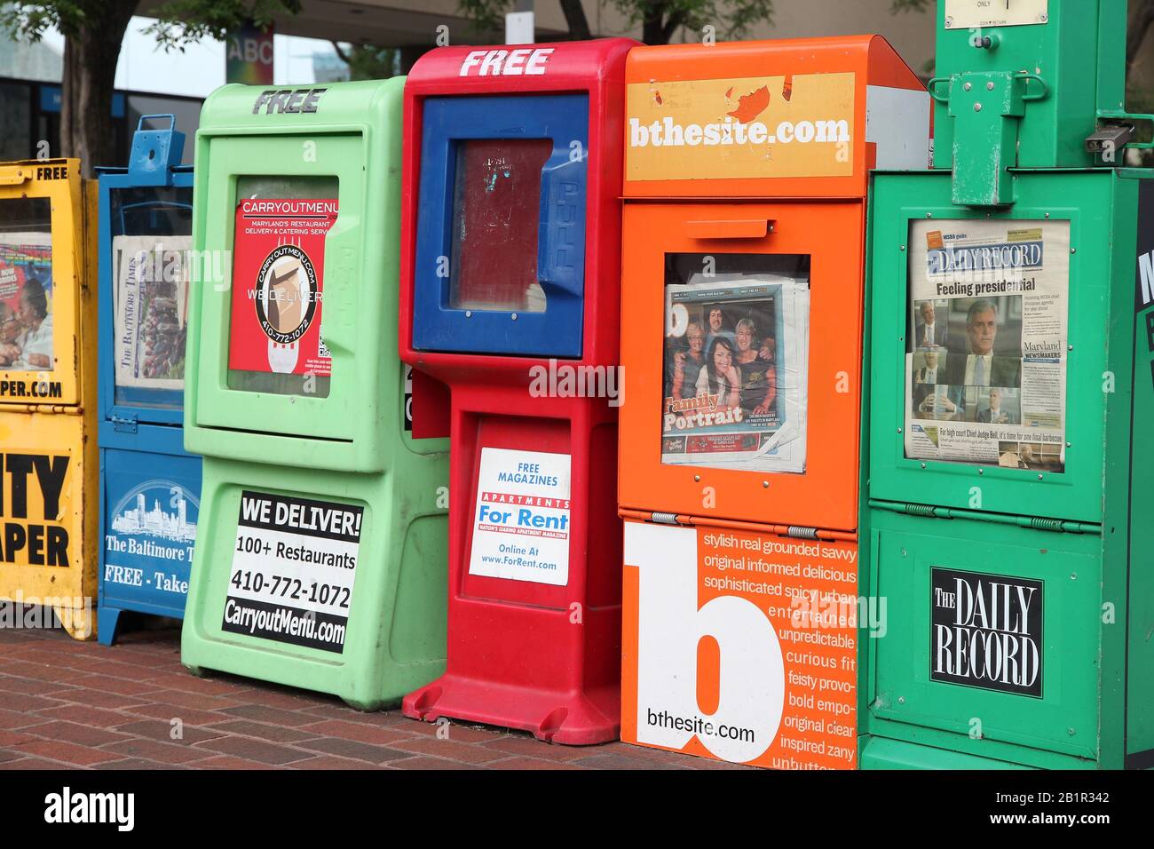 BALTIMORE, Stati Uniti d'America - 12 giugno 2013: Città quotidiani a Baltimora. Baltimora è la più grande città dello stato del Maryland. Il giornale Daily Record è stato f Foto Stock