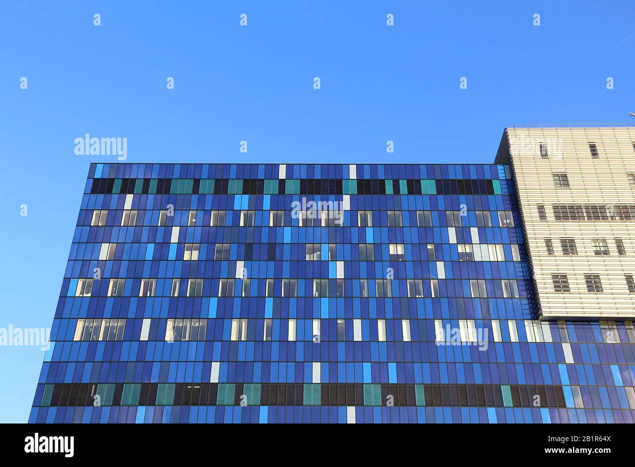 Londra, Regno Unito - 8 LUGLIO 2016: Architettura moderna del Royal London Hospital nel Regno Unito. RLH fa parte di Barts Health NHS Trust. Foto Stock