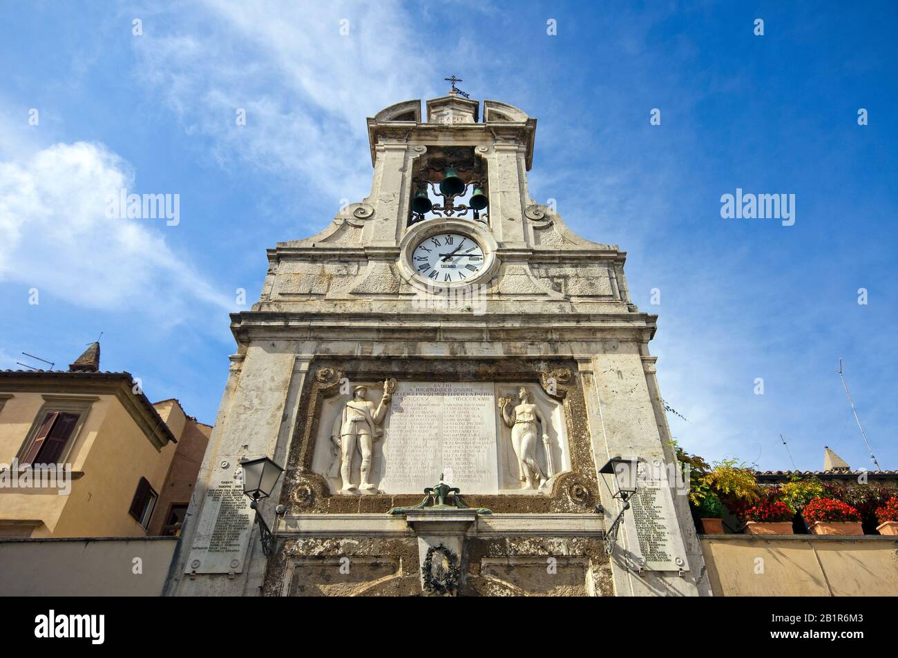 Torre dell'Orologio in Piazza del comune di Sutri, Lazio, Italia Foto Stock