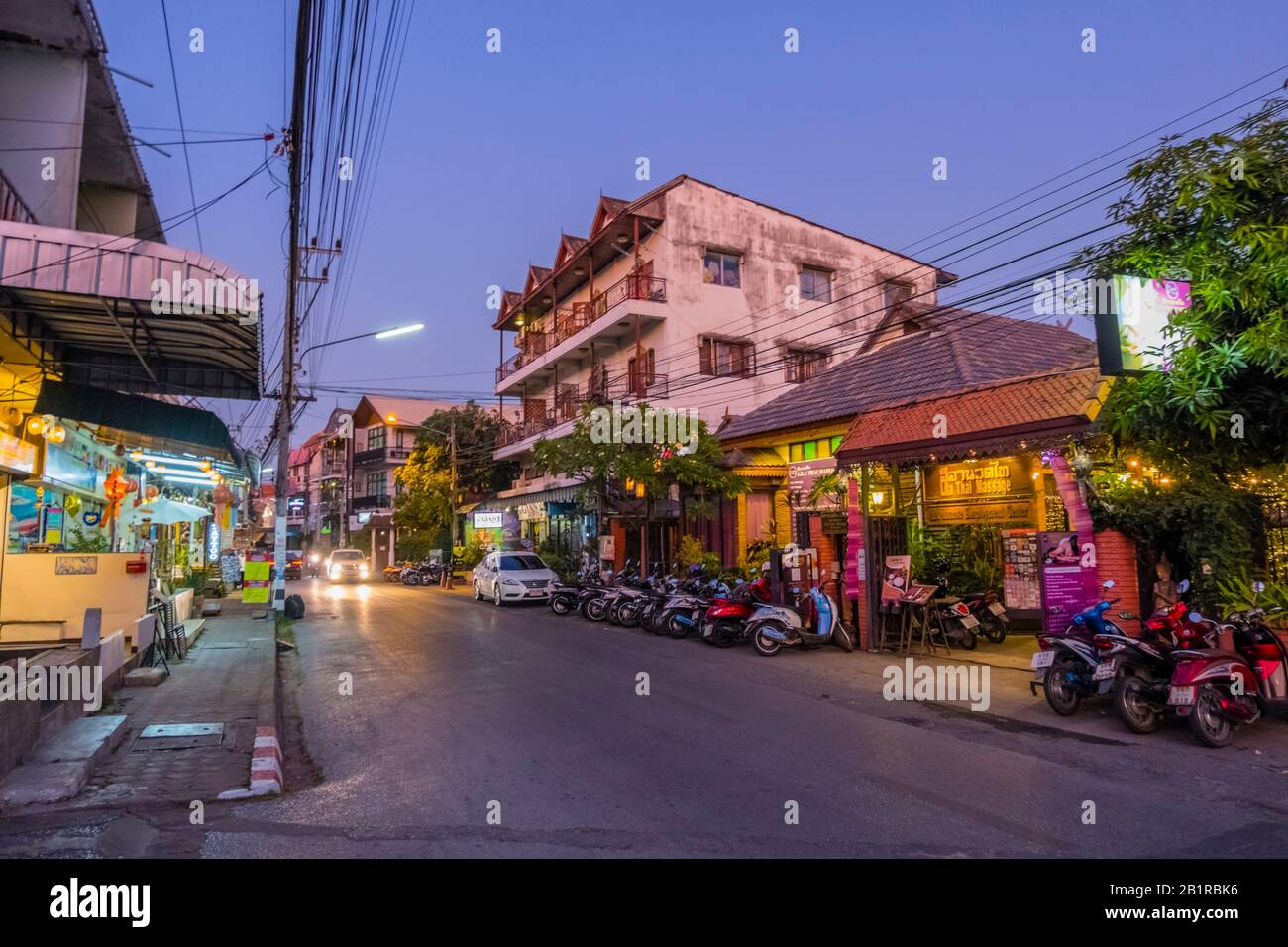 Ratchapakhinai Road, città vecchia, Chiang mai, Tailandia Foto Stock