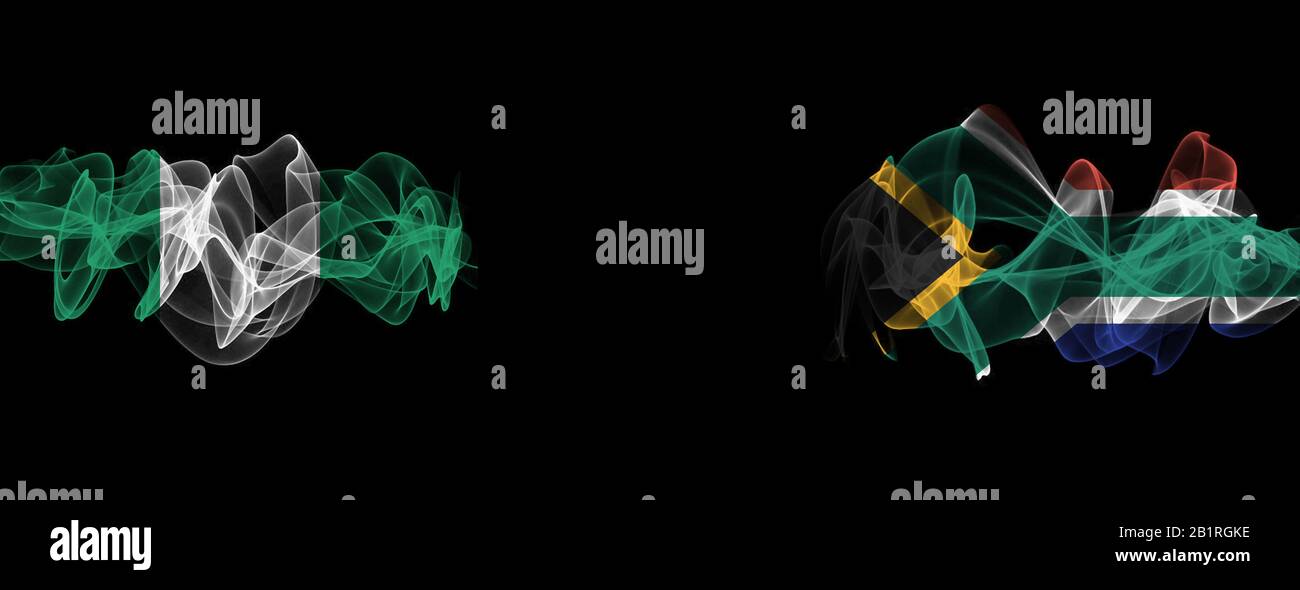 Bandiere della Nigeria e del Sud Africa su sfondo nero, Nigeria vs Bandiere di fumo del Sud Africa Foto Stock