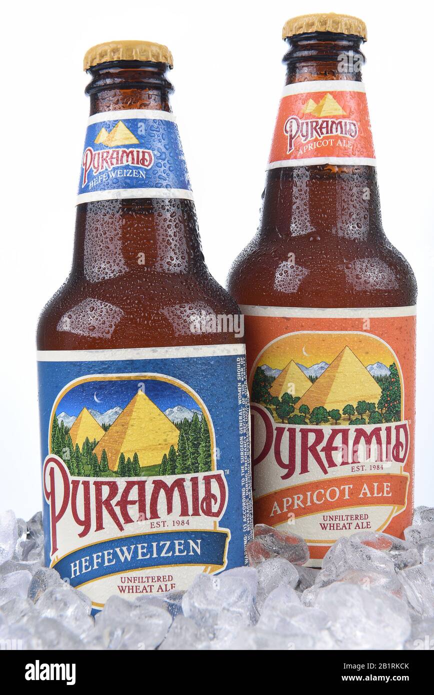 Irvine, CALIFORNIA - 26 AGOSTO 2016: Benna per ghiaccio Pyramid Ales in Ice. Pyramid Breweries, Inc., è un'azienda produttrice di birra con sede a Seattle, Washington. Foto Stock