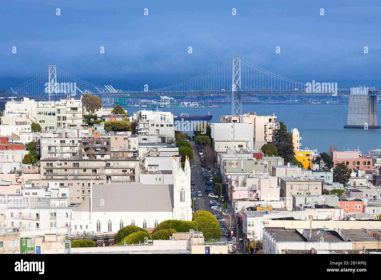 North Beach e San francisco-oakland Bay Bridge, San Francisco, California, Stati Uniti Foto Stock