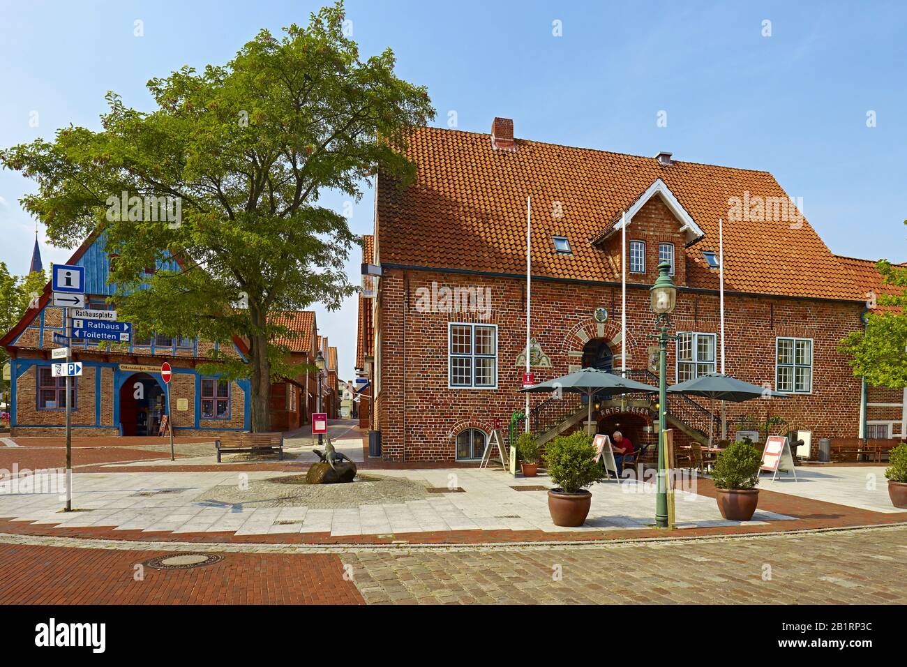 Municipio di mattoni nella località di Otterndorf, Land Hadeln, Bassa Sassonia, Germania, Foto Stock