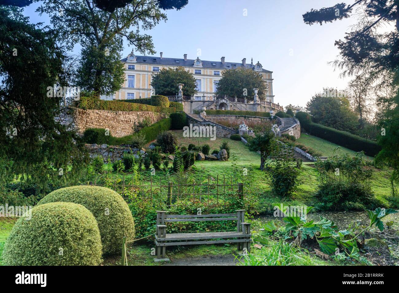 Francia, Maine et Loire, Maulevrier, il Parc Oriental de Maulevrier, il giardino dominato dal castello di Colbert Francia, Maine-et-Loire (49), Maulévrie Foto Stock