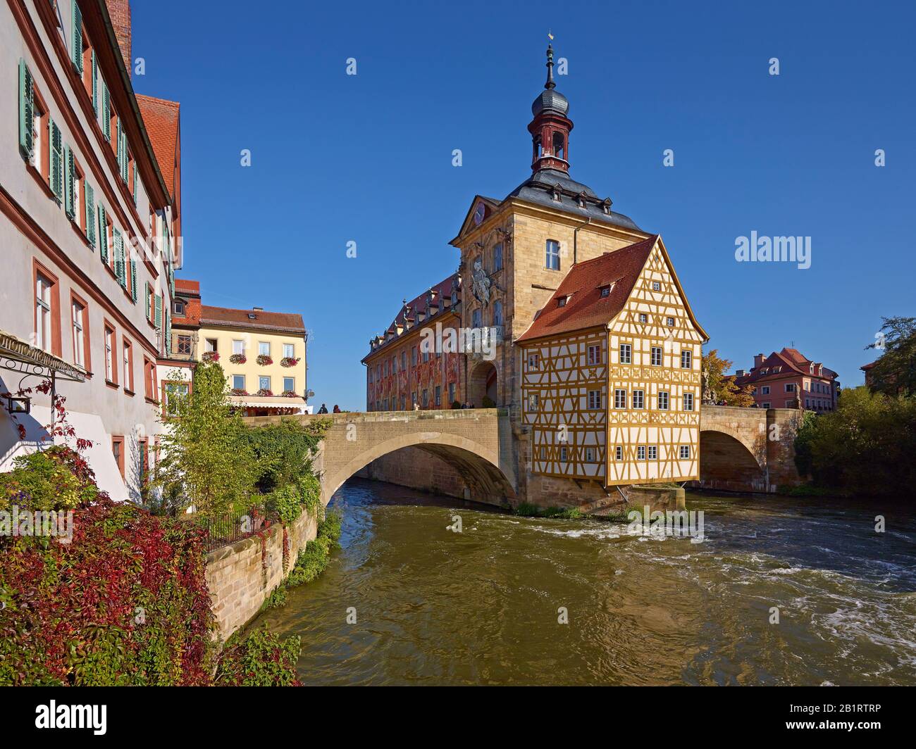 Vecchio municipio con ponte sul fiume Regnitz a Bamberg, alta Franconia, Baviera, Germania Foto Stock