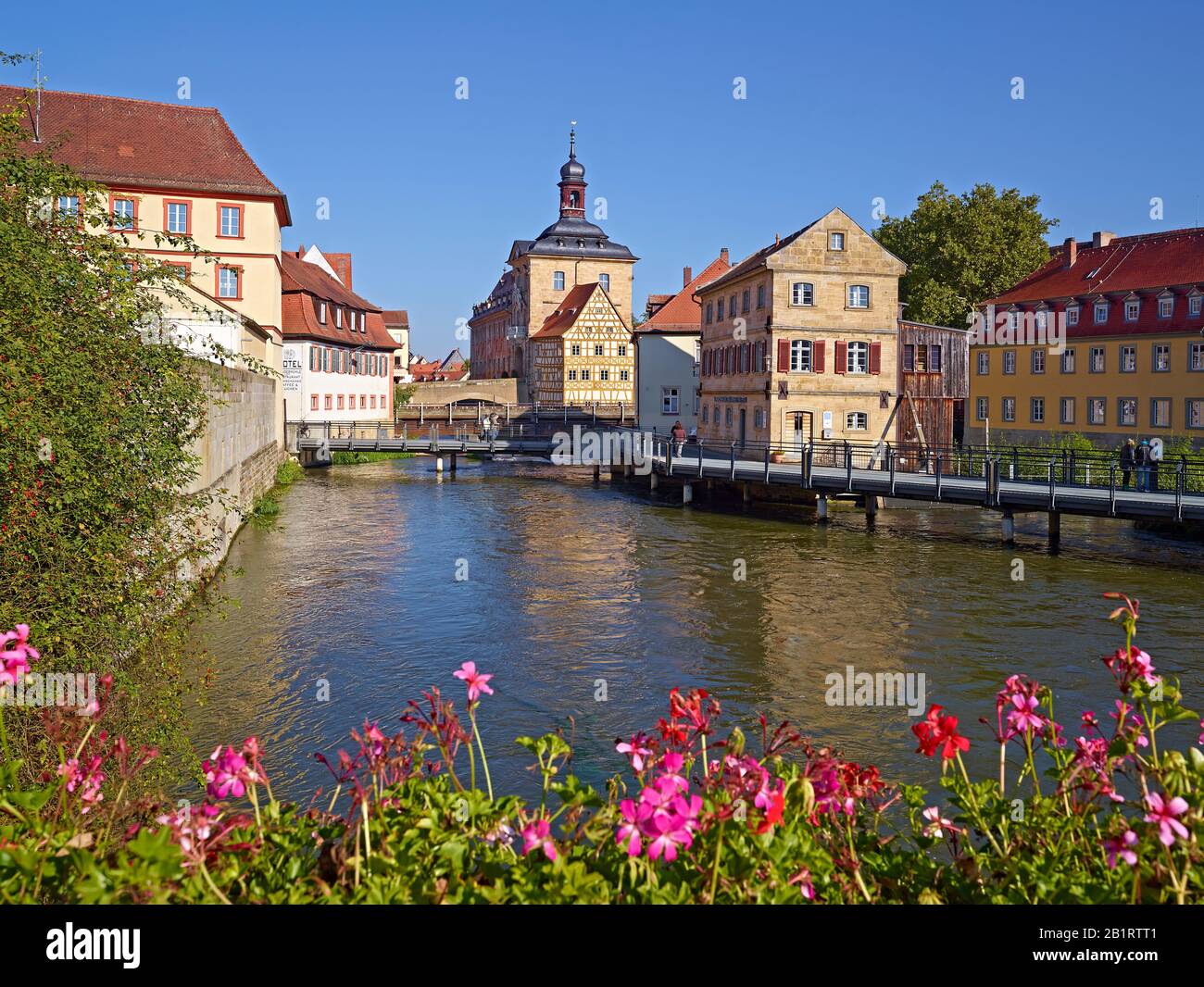 Vecchio municipio con ponti sul fiume Regnitz a Bamberg, alta Franconia, Baviera, Germania Foto Stock
