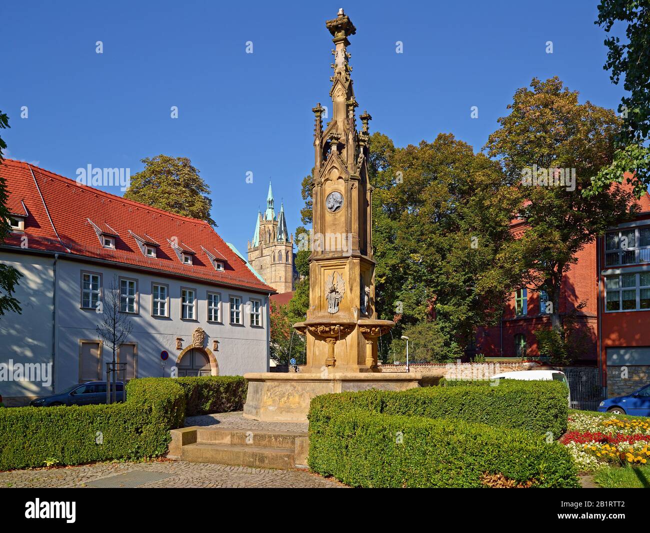 Hermannsplatz con Dompropstei, cattedrale e fontana a Erfurt, Turingia, Germania Foto Stock