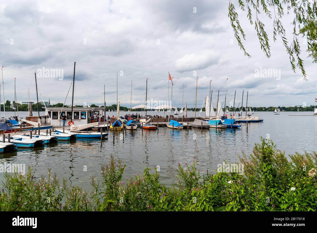 Amburgo, Germania - 4 agosto 2019: Il lago Aussenalster o Outer Alster è il più grande formato dal fiume Alster Foto Stock