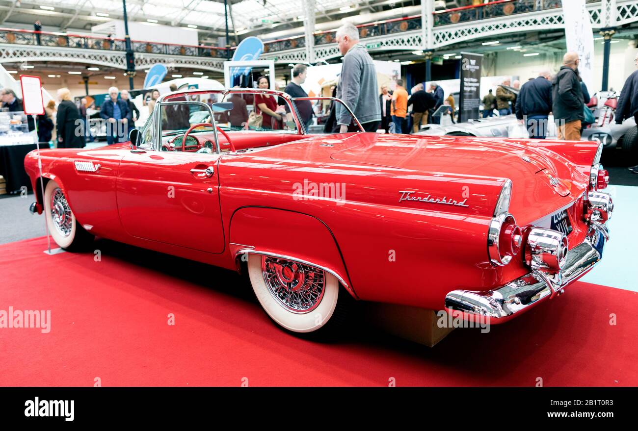 Un classico Thunderbird degli anni '60 Al Classic Car Show di Londra UK Foto Stock