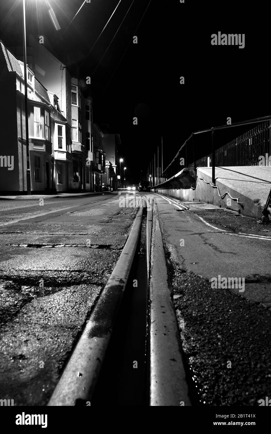 Binari ferroviari Quay di notte Foto Stock