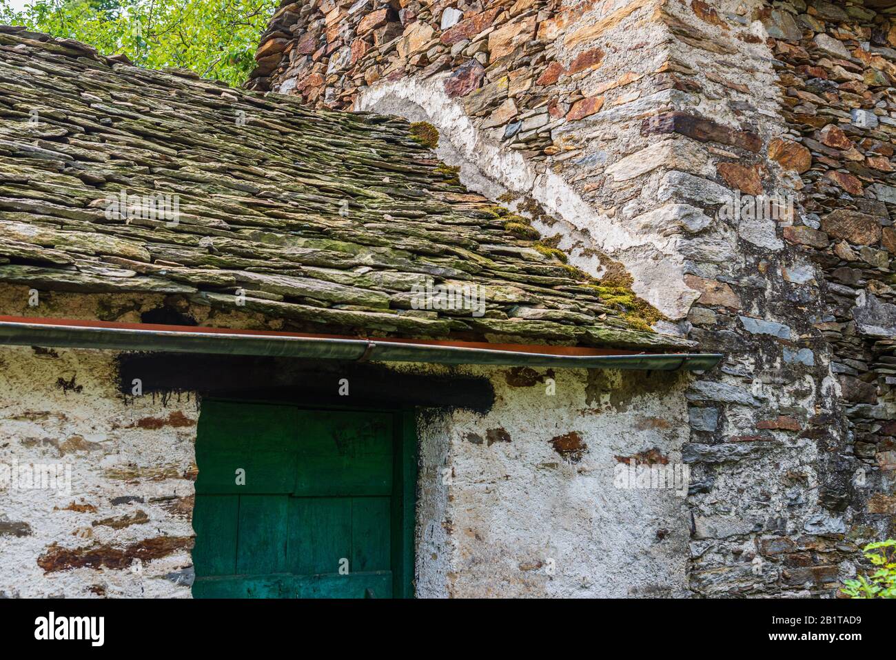 Vista ravvicinata del piccolo borgo montano di San Bernardino Verbano, Alpe Ompio, verbania, Italia Foto Stock