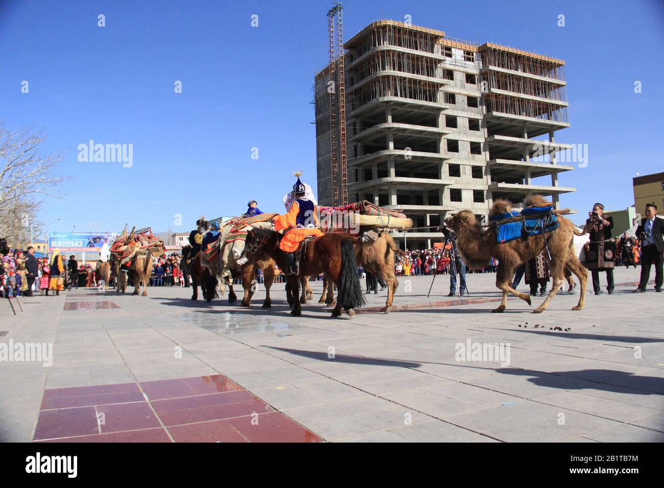 Festa di Nauryz nella provincia di Bayan Ulgii in Mongolia occidentale. Festival tradizionale kazako nomadi Foto Stock
