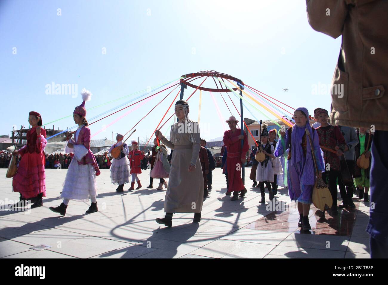 Festa di Nauryz nella provincia di Bayan Ulgii in Mongolia occidentale. Festival tradizionale kazako nomadi Foto Stock