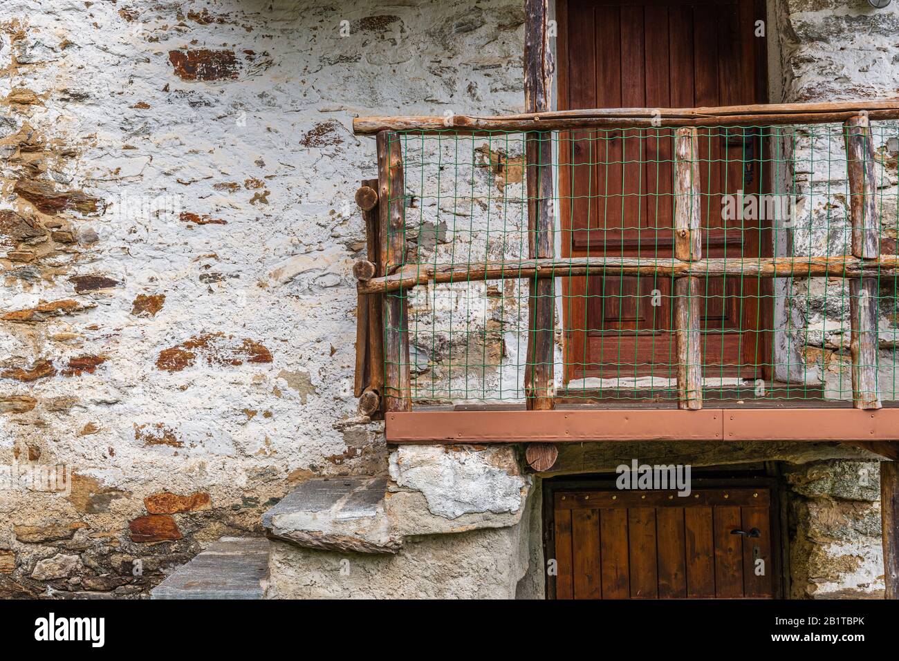 Vista ravvicinata del piccolo borgo montano di San Bernardino Verbano, Alpe Ompio, verbania, Italia Foto Stock